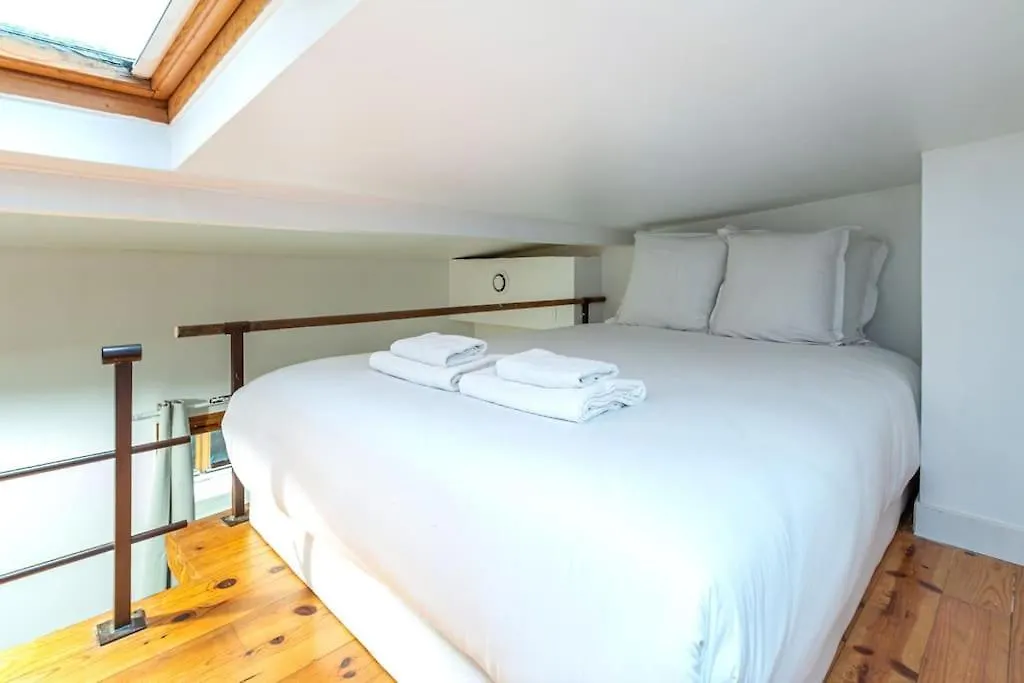 Avenue Philippe Auguste Apartment